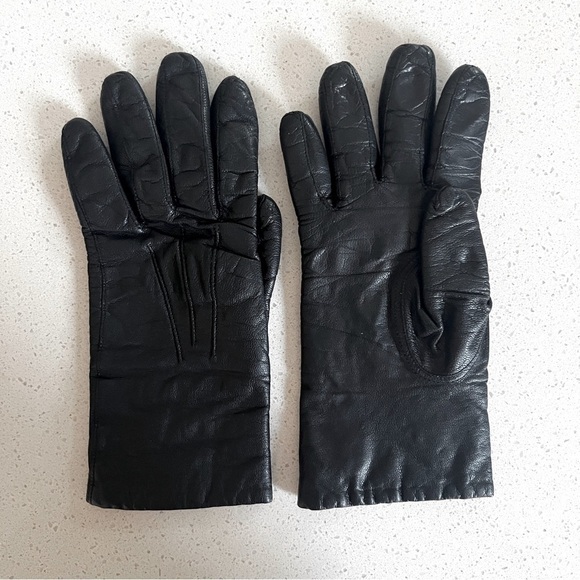 Eaton’s vintage leather driving gloves. - Picture 3 of 3